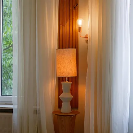 Huswell - Charming In The Heart Of