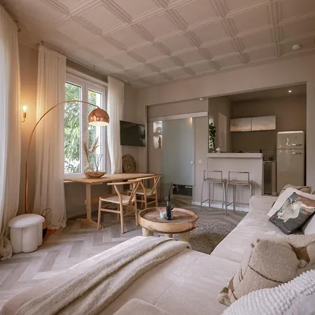 Huswell - Charming In The Heart Of