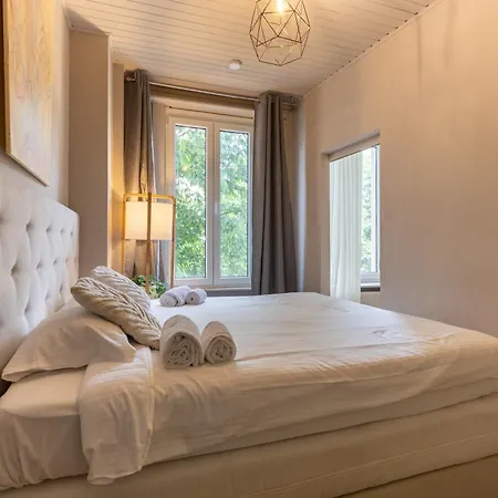 Huswell - Charming In The Heart Of Lägenhet