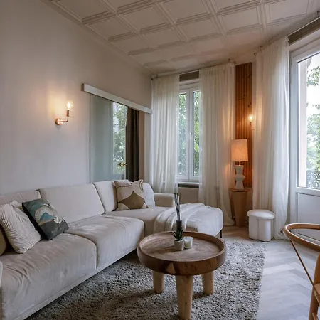 Huswell - Charming In The Heart Of